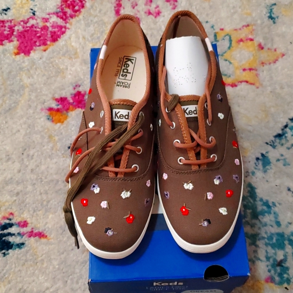 BNWB olive keds 8.5